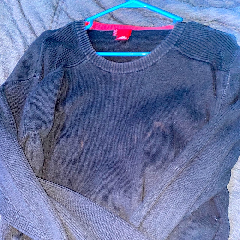 Black crew neck sweater